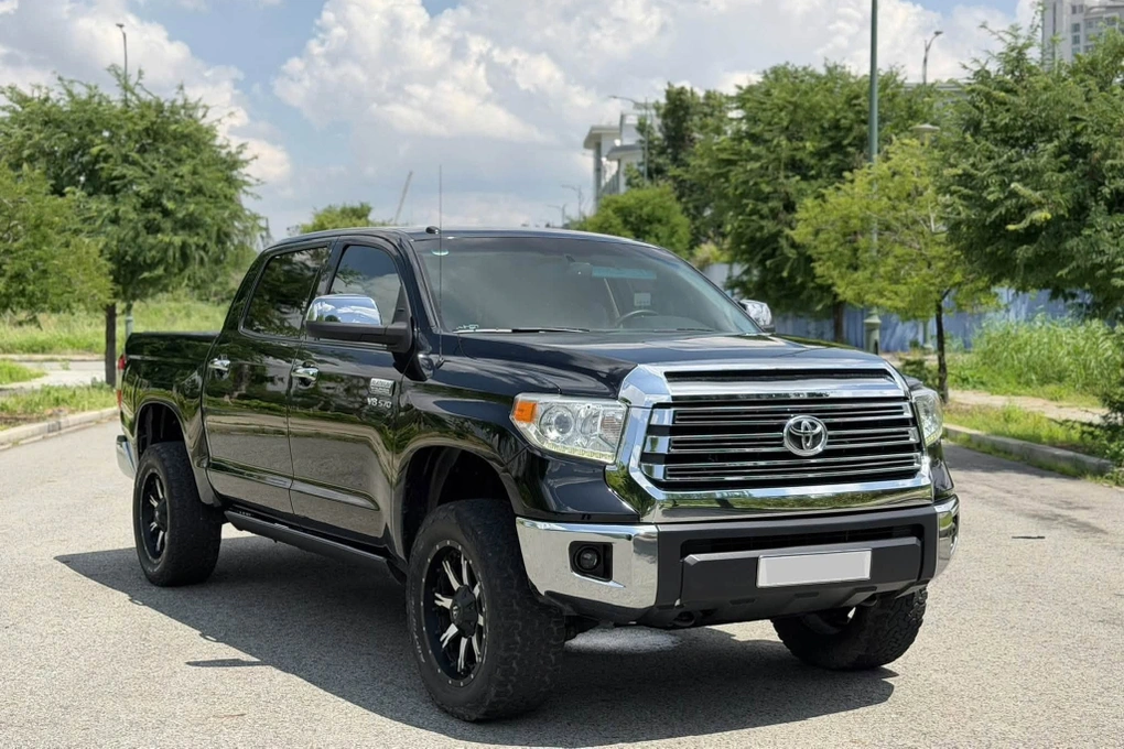 toyota-tundra-2014-sau-12-nam-van-duoc-rao-gia-ngang-hai-chiec-ford-ranger-wildtrak-moi-anh1-1787728791654 toyota-tundra-2014-sau-12-nam-van-duoc-rao-gia-ngang-hai-chiec-ford-ranger-wildtrak-moi-anh1-1787728791654