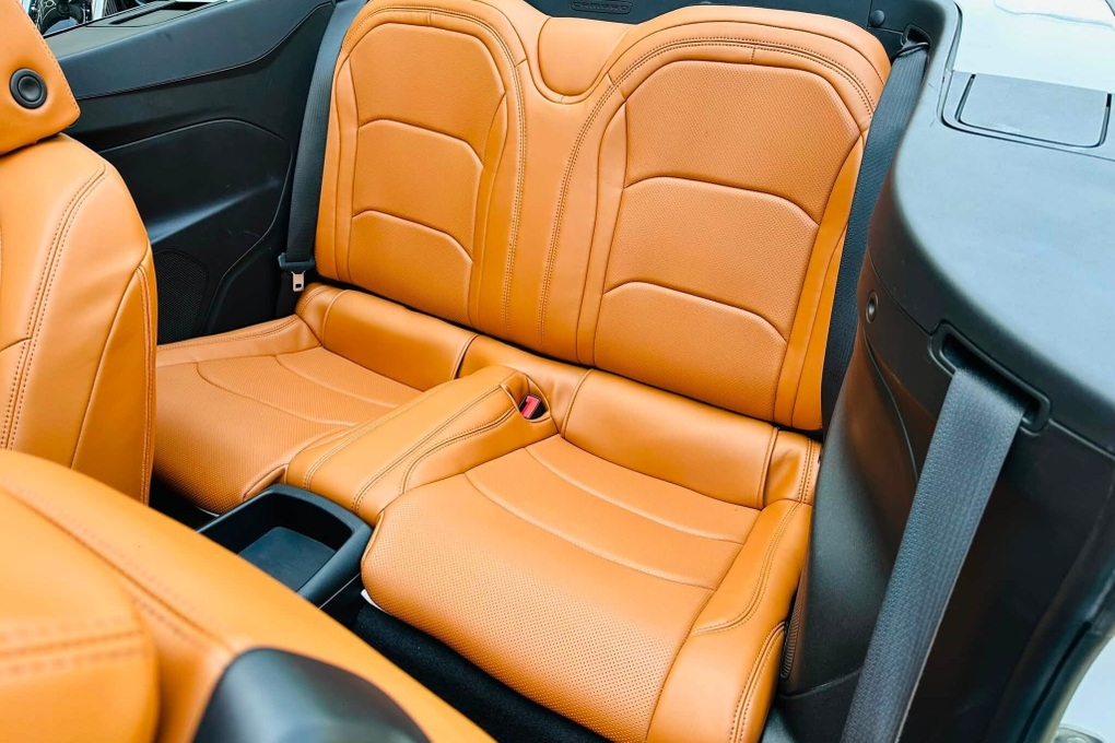 chevrolet-camaro-mui-tran-moi-nam-mat-gia-200-trieu-dong-anh4-1785393873292 chevrolet-camaro-mui-tran-moi-nam-mat-gia-200-trieu-dong-anh4-1785393873292