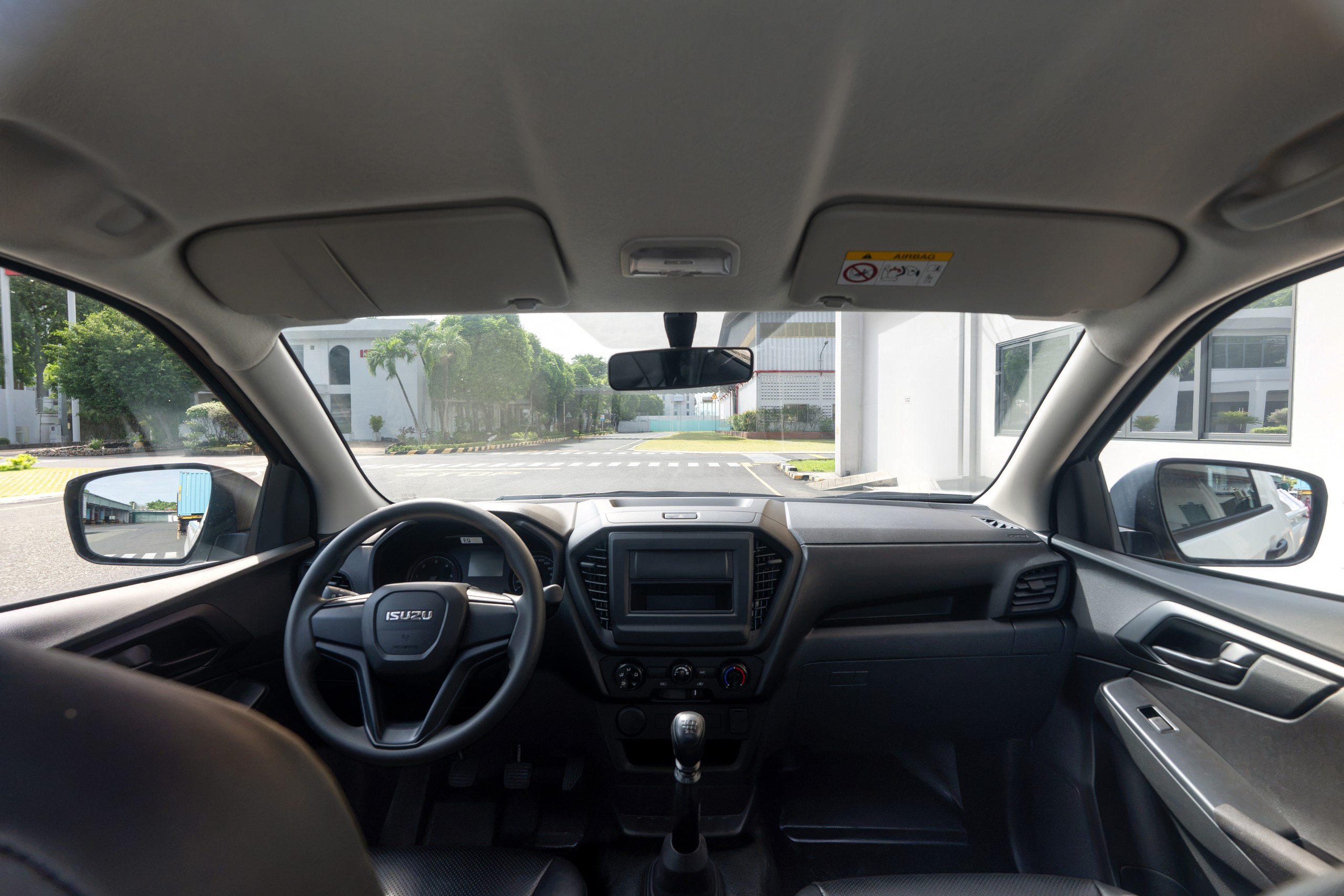 tong-quan-khoang-lai-cua-isuzu-d-max-d-cargo-1000-1785297778446946925924
