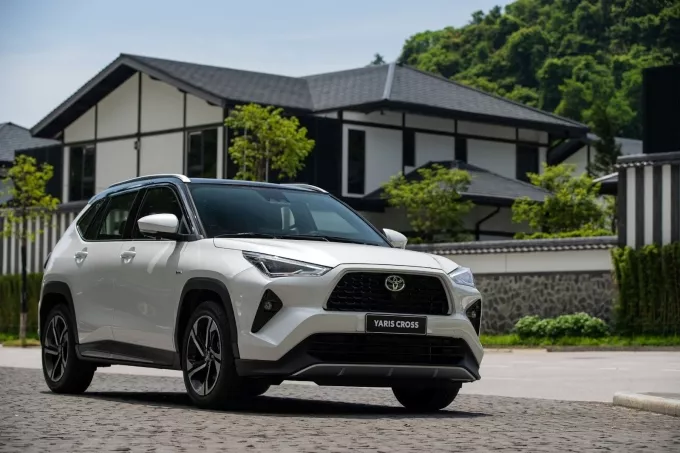 Yaris-Cross-hybrid-–-tiep-noi-dinh-huong-xe-xanh.jpg
