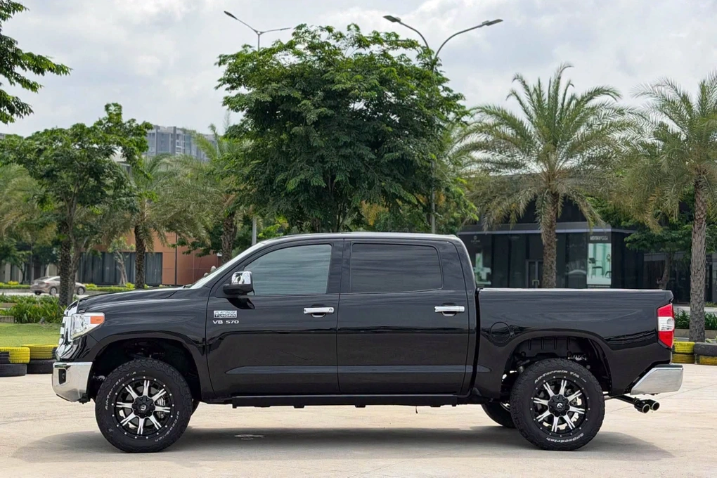 toyota-tundra-2014-sau-12-nam-van-duoc-rao-gia-ngang-hai-chiec-ford-ranger-wildtrak-moi-anh2-1787728209470 toyota-tundra-2014-sau-12-nam-van-duoc-rao-gia-ngang-hai-chiec-ford-ranger-wildtrak-moi-anh2-1787728209470