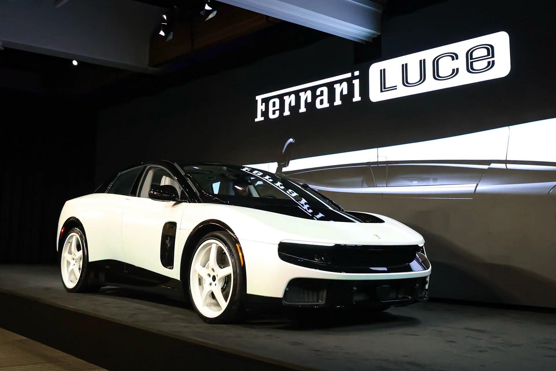 Ferrari Luce - Car360 - 18820253 Ferrari Luce - Car360 - 18820253