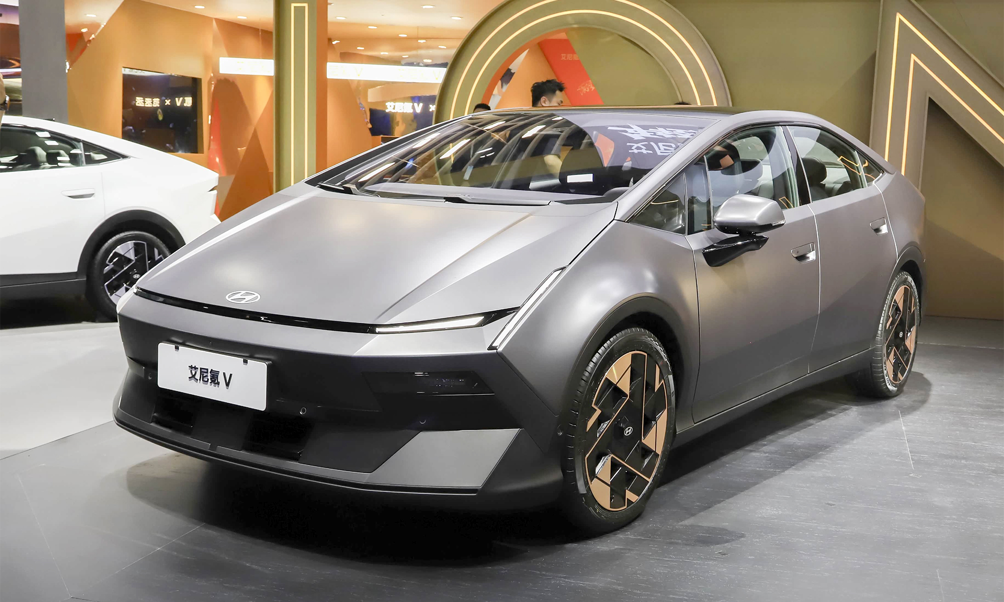Hyundai-Ioniq-V-2027-1-579-178-2649-2973-1787632476 (1)