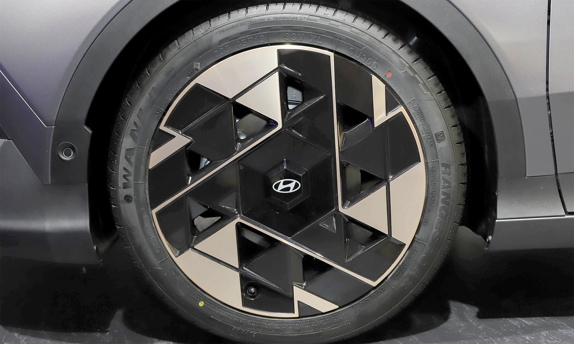 Hyundai-Ioniq-V-2027-7-5551-17-1247-2255-1787632477